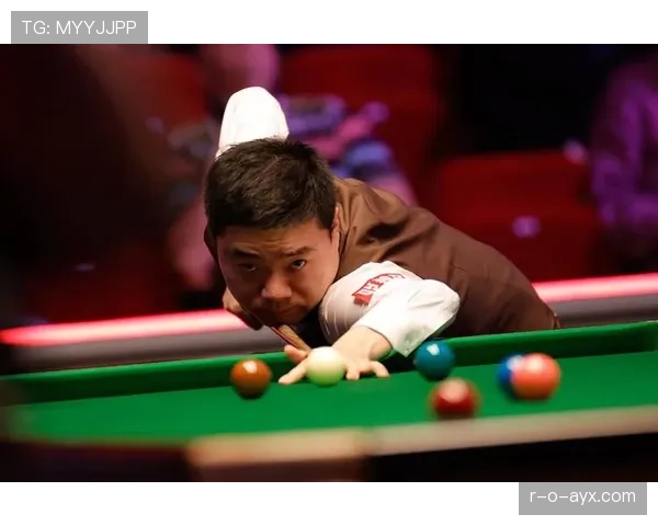 阿什拉夫沙特转会传闻引发关注，球员未来动向成焦点